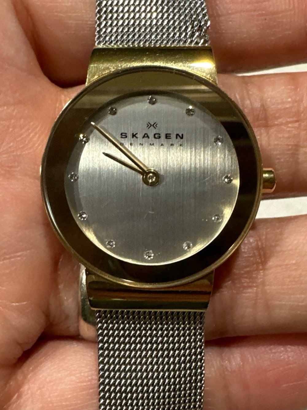 Skagen Women Stainless Steel Mesh Analog Dial  Wrist Watch. 358SGSCD WO battery